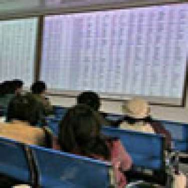 Thị trường chứng khoán: Tâm lý lo ngại vẫn bao trùm