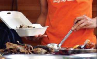 Không dùng hộp xốp, nhựa đựng thức ăn nóng trên 100 độ C