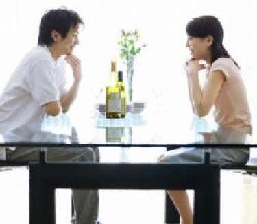 Bàn tay ngửa: thật thà, dễ gần