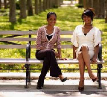 Nàng ngồi kiêu kỳ