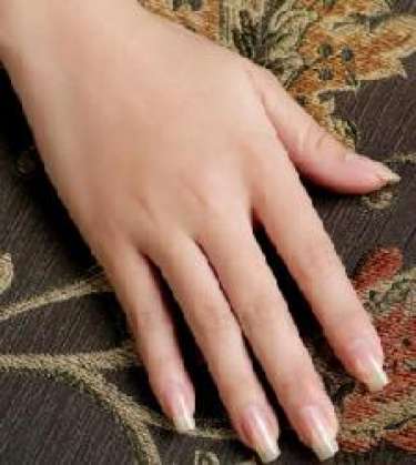 Bàn tay úp: thể hiện quyền uy