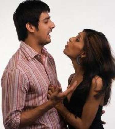 Ghen kiểu “thượng cẳng chân, hạ cẳng tay”