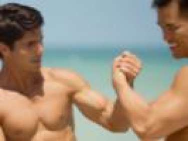 Đàn ông cơ bắp kém hào phóng hơn người gầy?