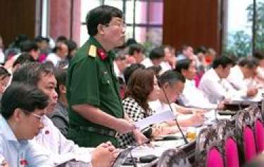 Quốc hội thảo luận về sự trì trệ của nền kinh tế